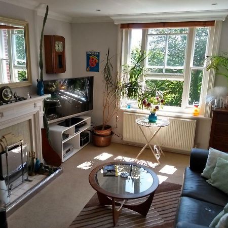 Stunning Retro Apartment In Central 브라이턴 외부 사진